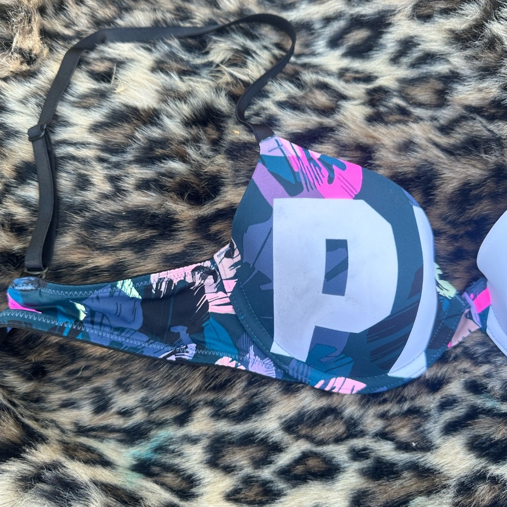 Pink bra! - Picture 3 of 5